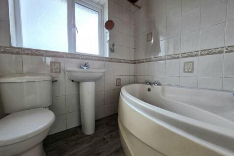 Southcroft Avenue, Birkenshaw photo 4