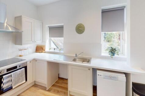 Flat 11, Armyn House, Bar Road TR11 4NN photo 3