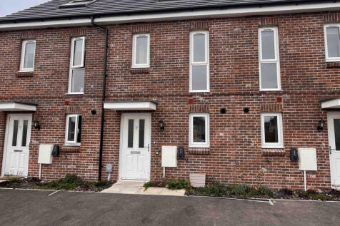 .MOSELEY MID: THREE-STOREY HOME, READY FOR IMMEDI