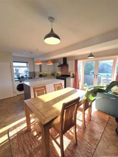 Open plan Kitchen / Dining: