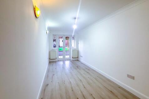 Saint Albans Road, Watford, WD24 photo 4