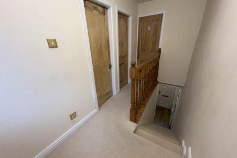 Derwent Place, Mountain, Queensbury photo 5