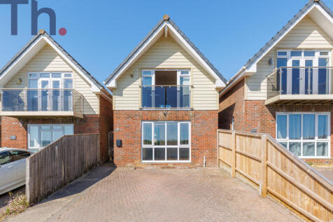 Newport, PO30 - property photo