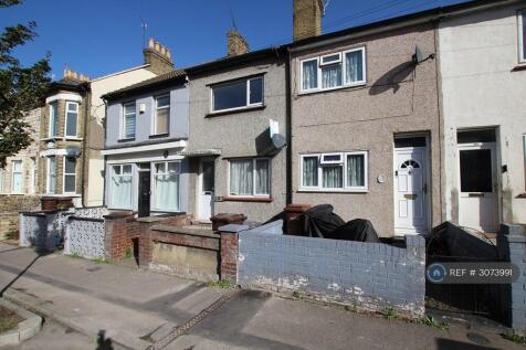 2-bed terraced on Luton Road, Chatham, ME4, £1,200/mo