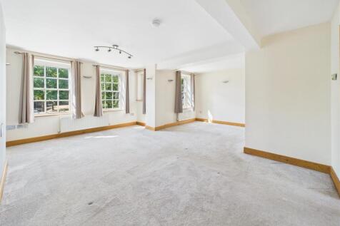 Lounge/ Dining Room