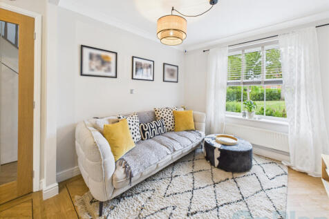 CAM04024G0-PR0029-STILL026