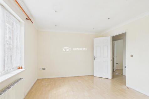 CAM03827G0-PR0146-STILL004.jpg