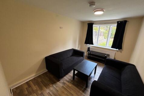 Bright living area with comfy sofas and garden ...