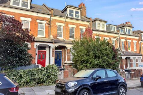 Flat D, 88 Hillfield Avenue, Hornsey, London, N8 7DN