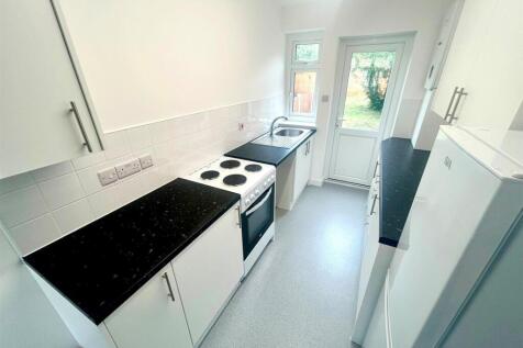 Kitchen 2.jpg