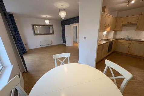 2-bed flat on Congreve Way, Stratford-upon-avon, Warwickshire, £1,195/mo