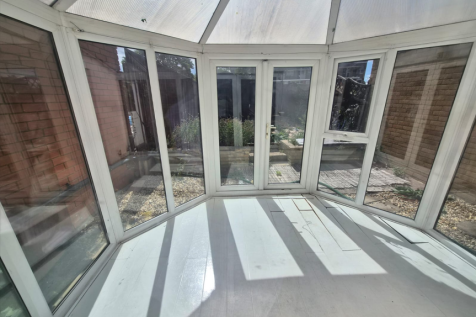 Axe Close, Luton photo 4