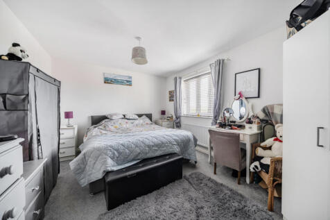 1370427-4-68fa135...