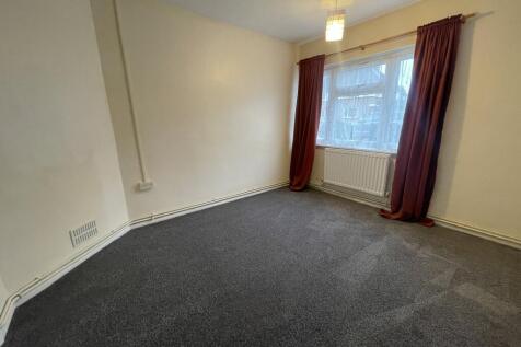 Chelmsford Avenue, Romford, Havering photo 4
