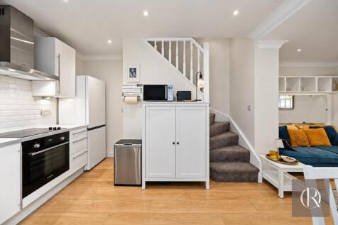 Flat 1, 129 Clapham High Street SW4 7SS-12.jpg