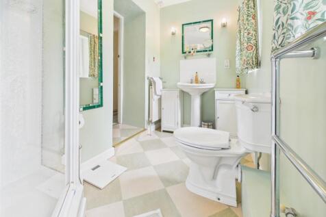 FIRST FLOOR SHOWER ROOM