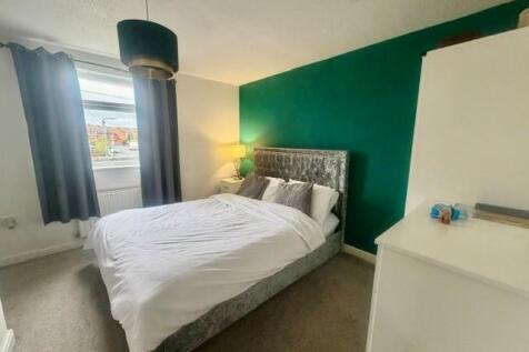 Easington Avenue, Buttershaw, Bradford photo 5