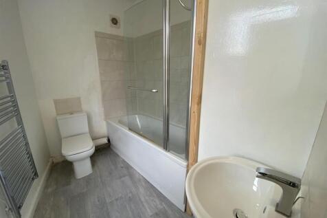 SHOWER ROOM.jpg
