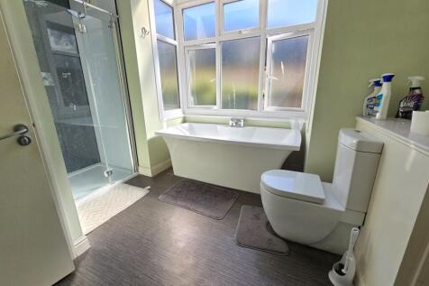 Room 1, Flat 10, 31-33 Blenheim Terrace, Queens Parade, Scarborough photo 4