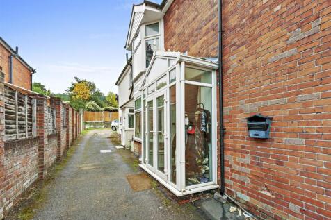 246a West Wycombe Rd, HP12 3AR-15.jpg