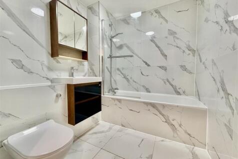 Family Bathroom/ WC