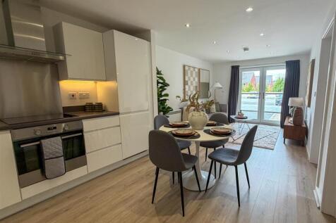 Dining Area &amp; Kitchen.jpg