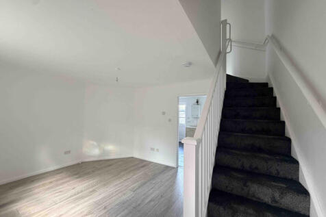 Pines Court, two bedroom terraced home photo 3
