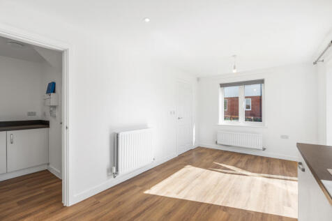 Aziz Close, Stevenage, Hertfordshire photo 4