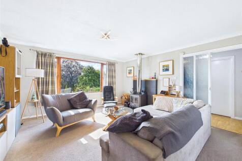 Open Plan Sitting Room &amp; Dining Area
