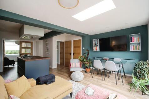 Lounge / Kitchen