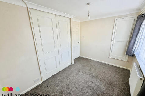 Broadway, Jaywick, CLACTON-ON-SEA photo 3