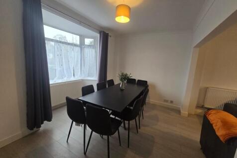 Danebury Drive, Acomb, York photo 4