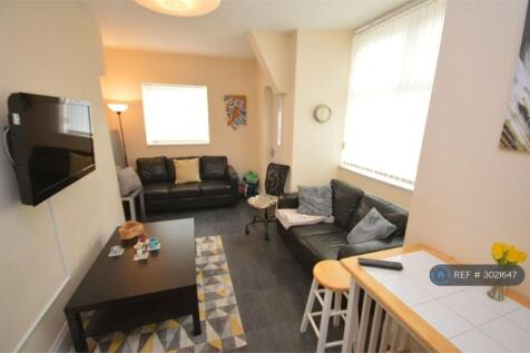 Ensuite Room - House Lounge