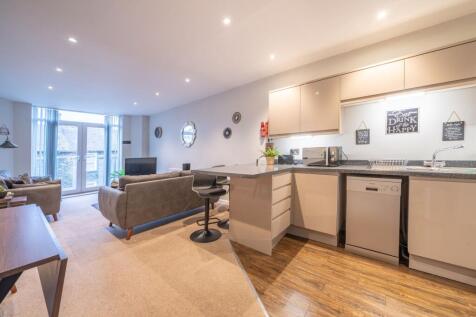 OPEN PLAN LIVING AREA