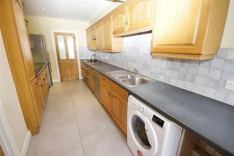 Hall Farm Drive, Whitton, Twickenham, TW2 photo 4