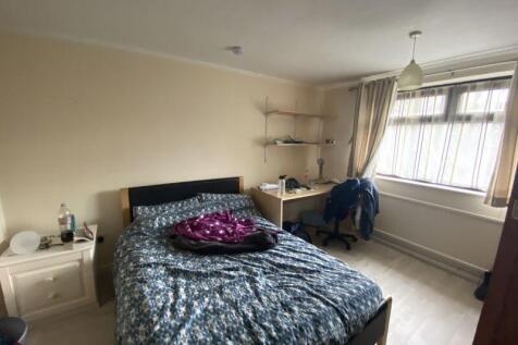 2-bed house on Forsythia Gardens, Nottingham, £1,040/mo