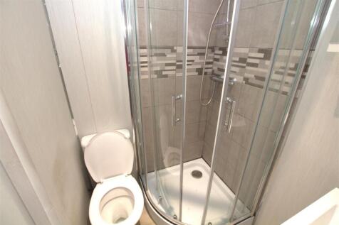 room 3 ensuite.jpg
