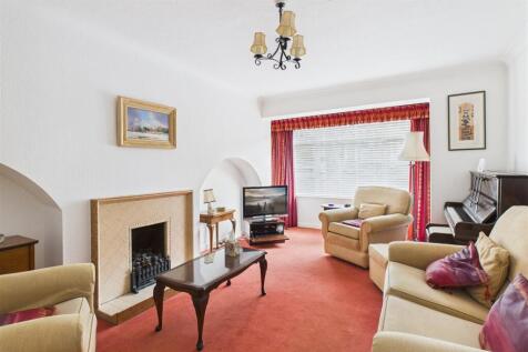 Living Room .jpg