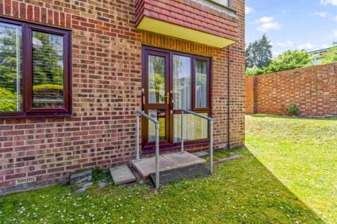 4 Penrith Court-003.JPG