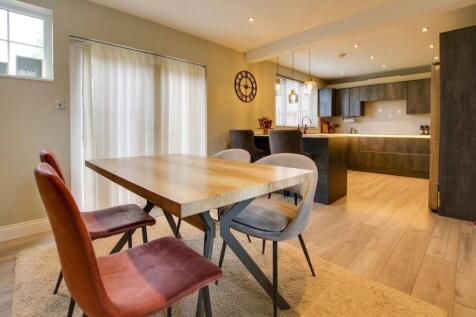 Oen Pan Kitchen/Dining Room