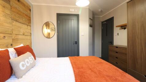 121 Hershal Crescent Room 6 1.JPG