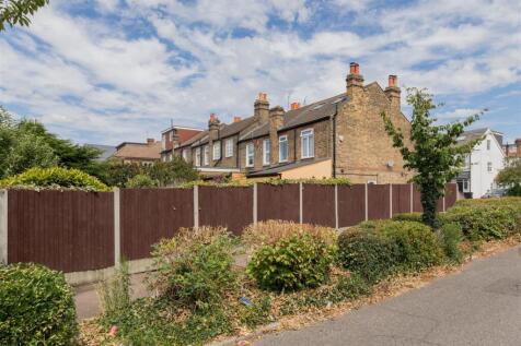 Roding Avenue, IG8