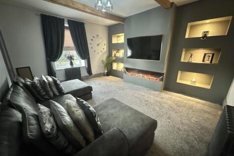 Bramleys Estate Agents - White Lee Road (20).jpg