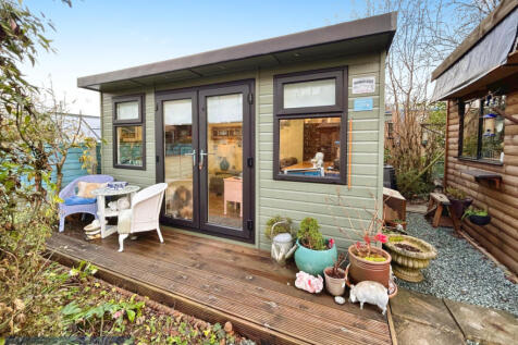 Modern 2 bedroom semi detached