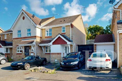 2-bed terraced on Boleyn Close, Maidenbower, RH10, £1,550/mo