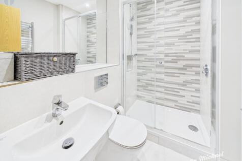 CAM03218G0-PR0800-STILL013