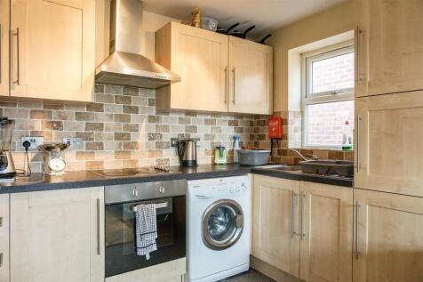 Broomfield Cres, Leeds photo 2
