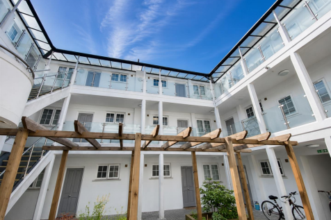George V Avenue, Worthing photo 5
