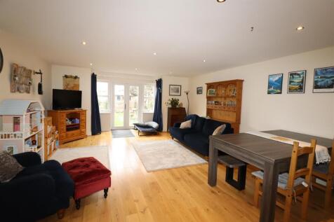 Lounge/ Dining Room