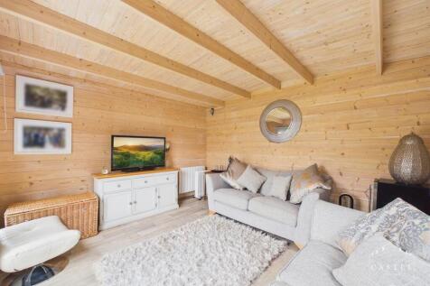 OUTSIDE - SUMMER HOUSE/CABIN